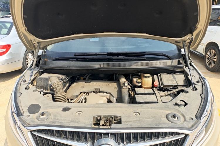 Used Buick GL8 2017 ES 28T Flagship Model China V Standard Engine Bay