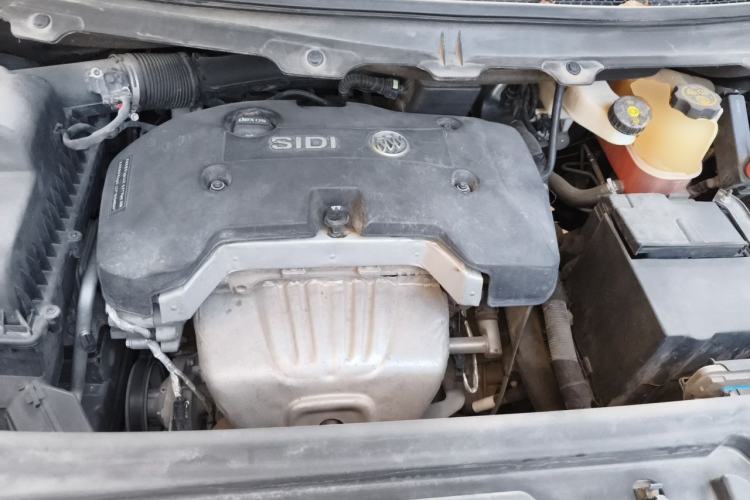 Used Buick GL8 2017 25S Luxury Version China V Standard Engine Bay