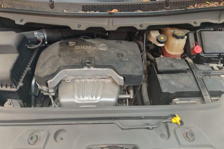 Used Buick GL8 2017 25S Comfort Version China V Standard Engine Bay