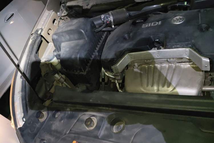 Used Buick GL8 2017 25S Luxury Version China V Standard Engine Bay Right