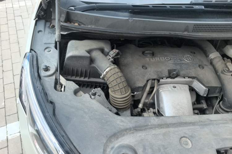 Used Buick GL8 2017 ES 28T Flagship Model China V Standard Engine Bay Right