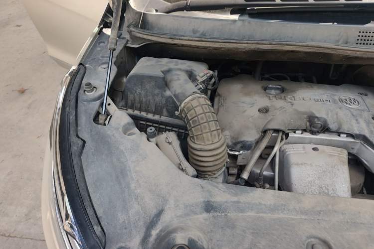 Used Buick GL8 2017 ES 28T Flagship Model China V Standard Engine Bay Right