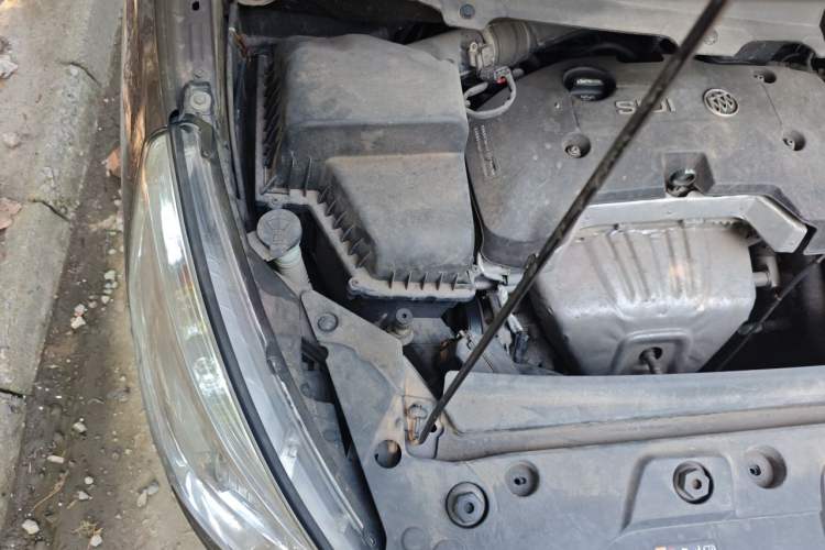 Used Buick GL8 2017 25S Prestige Version China V Standard Engine Bay Right