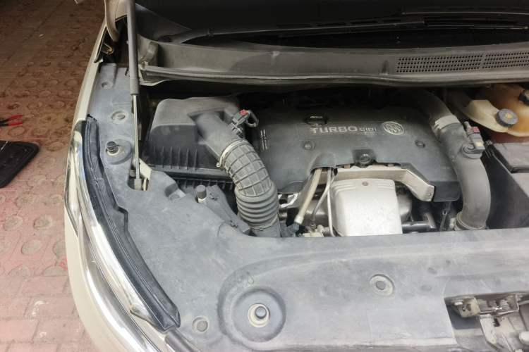 Used Buick GL8 2017 ES 28T Luxury Model China V Standard Engine Bay Right