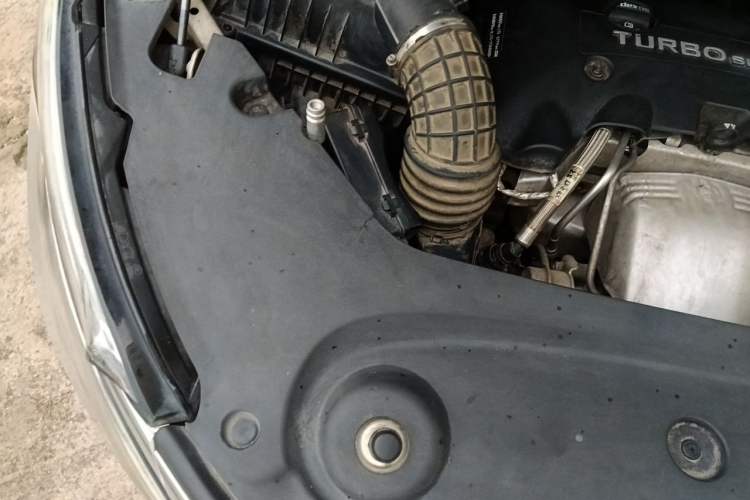 Used Buick GL8 2017 ES 28T Comfort Model China V Standard Engine Bay Right