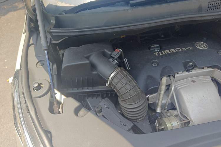 Used Buick GL8 2017 ES 28T Luxury Model China V Standard Engine Bay Right