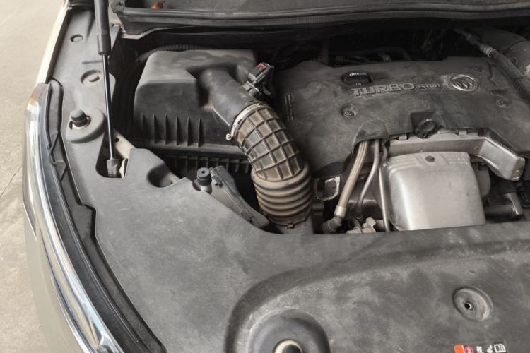 Used Buick GL8 2017 ES 28T Luxury Model China V Standard Engine Bay Right