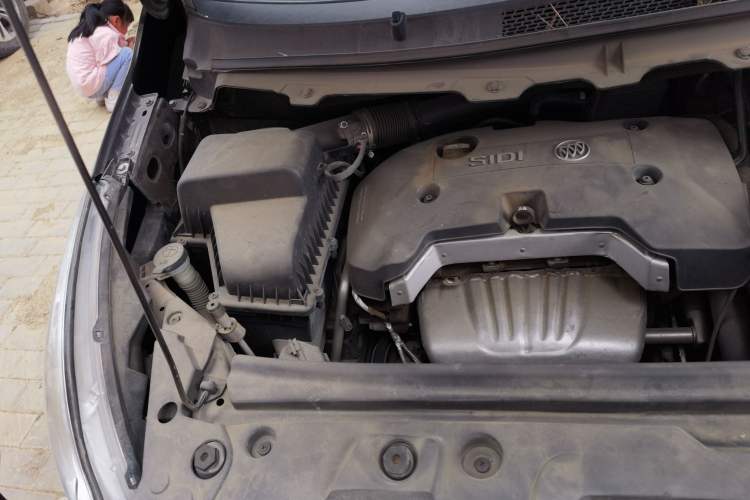 Used Buick GL8 2017 25S Comfort Version China V Standard Engine Bay Right