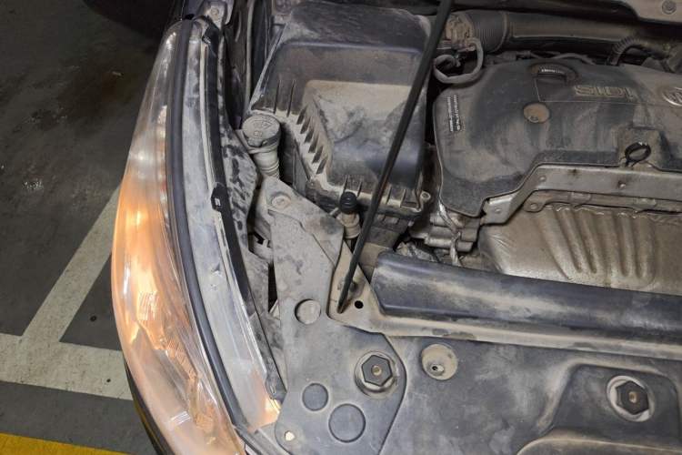 Used Buick GL8 2017 25S Comfort Version China V Standard Engine Bay Right