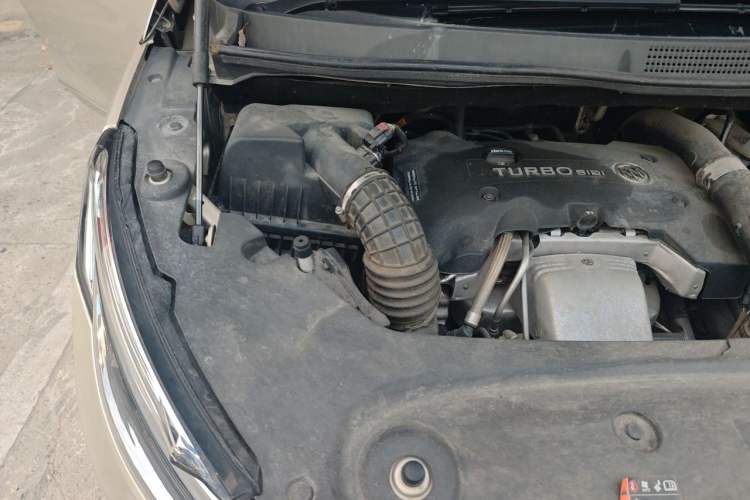 Used Buick GL8 2017 ES 28T Flagship Model China V Standard Engine Bay Right