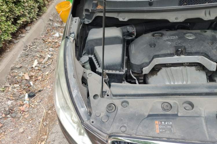 Used Buick GL8 2017 25S Luxury Version China V Standard Engine Bay Right