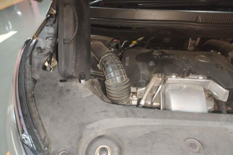 Used Buick GL8 2017 ES 28T Comfort Model China V Standard Engine Bay Right