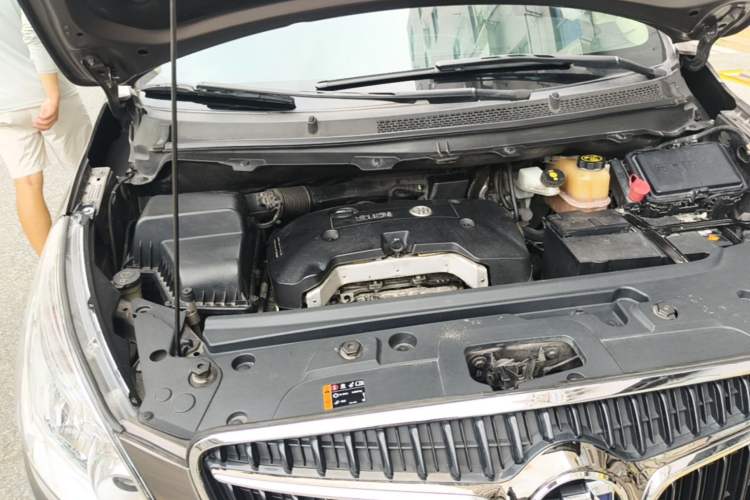 Used Buick GL8 2017 25S Luxury Version China V Standard Engine Bay Right