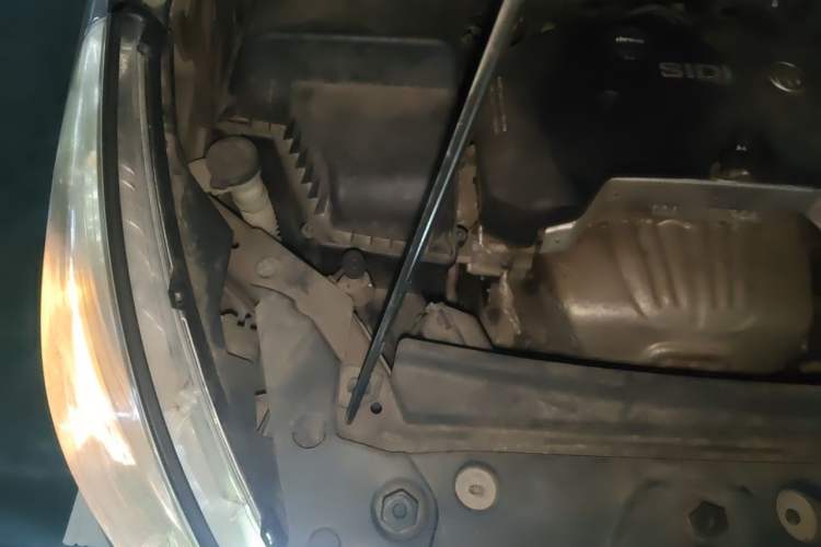 Used Buick GL8 2017 25S Prestige Version China V Standard Engine Bay Right