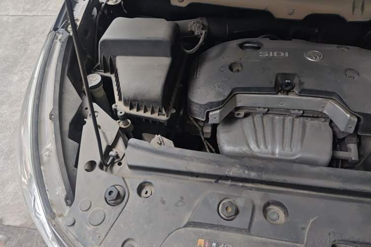 Used Buick GL8 2017 25S Luxury Version China V Standard Engine Bay Right