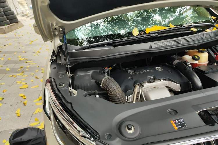 Used Buick GL8 2017 ES 28T Premium Version China V Standard Engine Bay Right