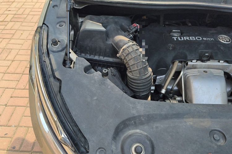Used Buick GL8 2017 ES 28T Premium Version China V Standard Engine Bay Right