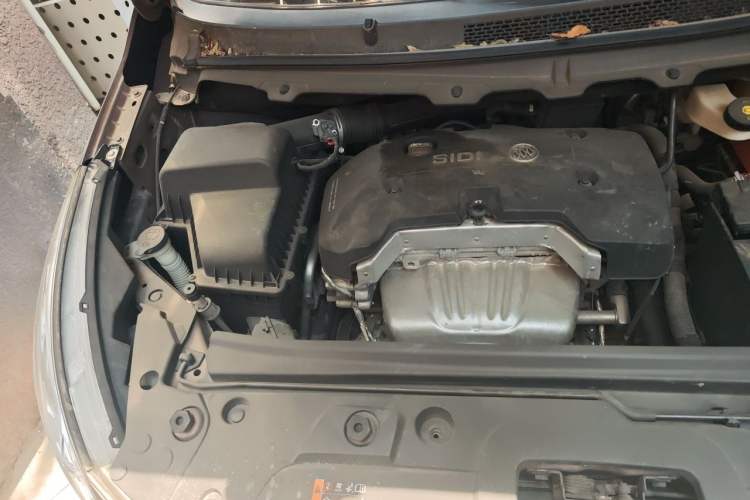 Used Buick GL8 2017 25S Comfort Version China V Standard Engine Bay Right