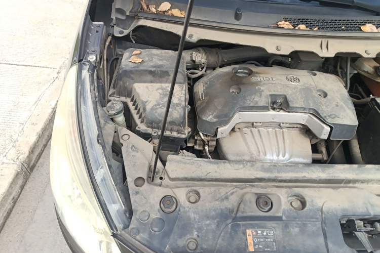 Used Buick GL8 2017 25S Luxury Version China V Standard Engine Bay Right