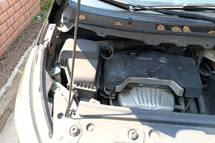 Used Buick GL8 2017 25S Luxury Version China V Standard Engine Bay Right