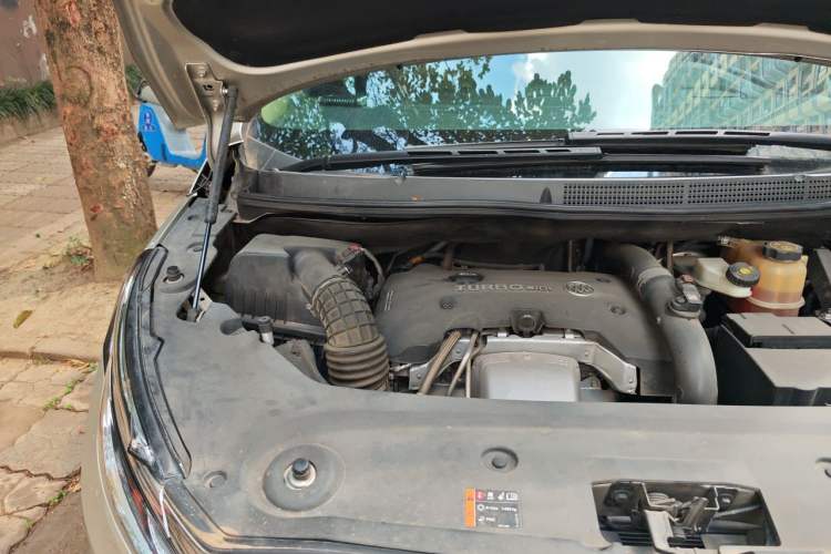 Used Buick GL8 2017 ES 28T Flagship Model China V Standard Engine Bay Right