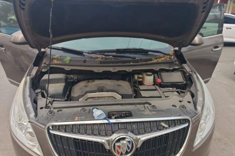 Used Buick GL8 2017 25S Luxury Version China V Standard Engine Bay