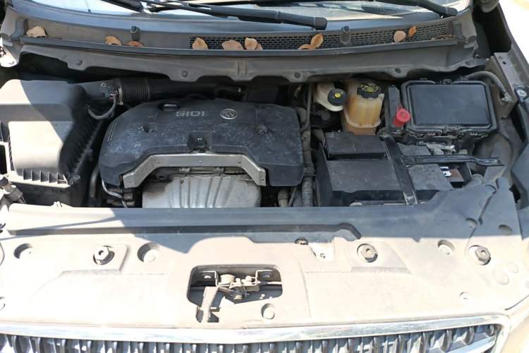 Used Buick GL8 2017 25S Luxury Version China V Standard Engine Bay