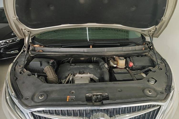 Used Buick GL8 2017 ES 28T Luxury Model China V Standard Engine Bay