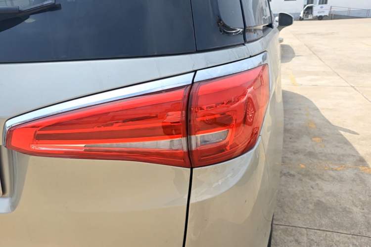 Used Buick GL8 2017 ES 28T Flagship Model China V Standard Exterior 3
