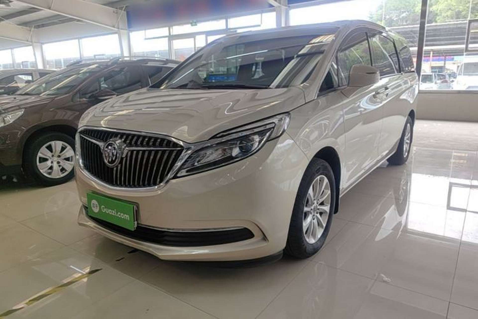 Used Buick GL8 2017 ES 28T Comfort Model China V Standard Front Left 45 Deg