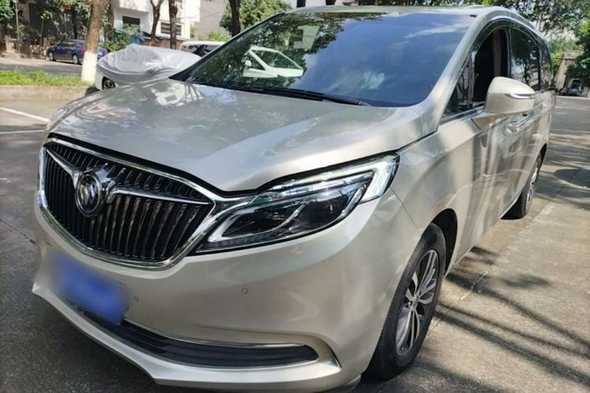 Used Buick GL8 2017 ES 28T Flagship Model China V Standard Front Left 45 Deg
