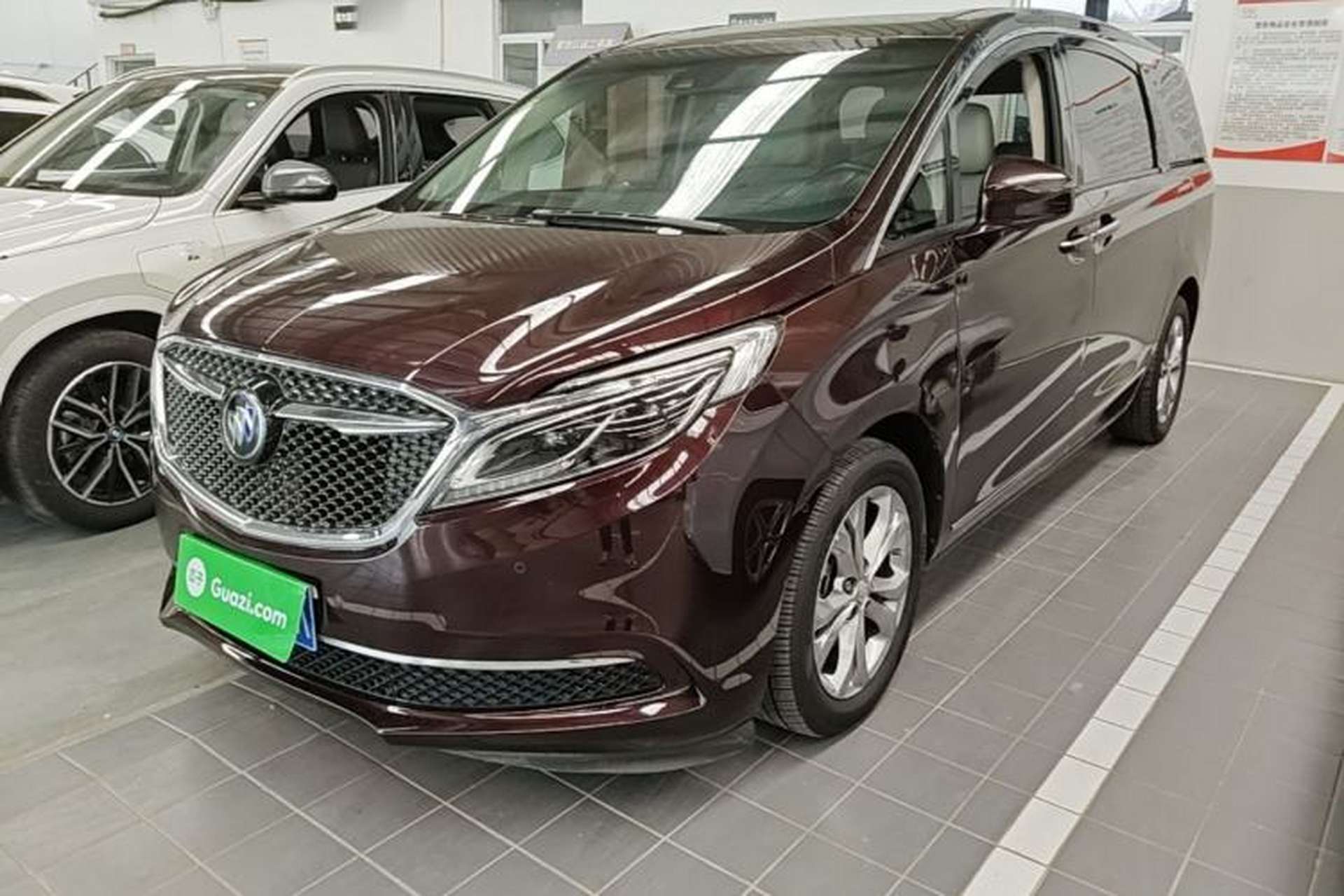 Used Buick GL8 2017 28T Avenir Avia National Emission Standard V Front Left 45 Deg