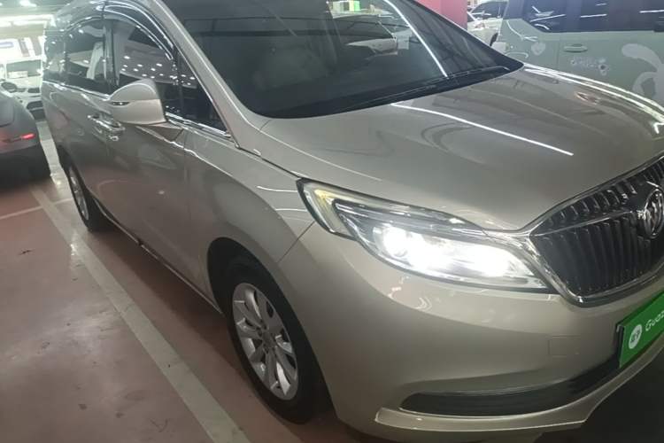Used Buick GL8 2017 ES 28T Comfort Model China V Standard Front Right 45 Deg