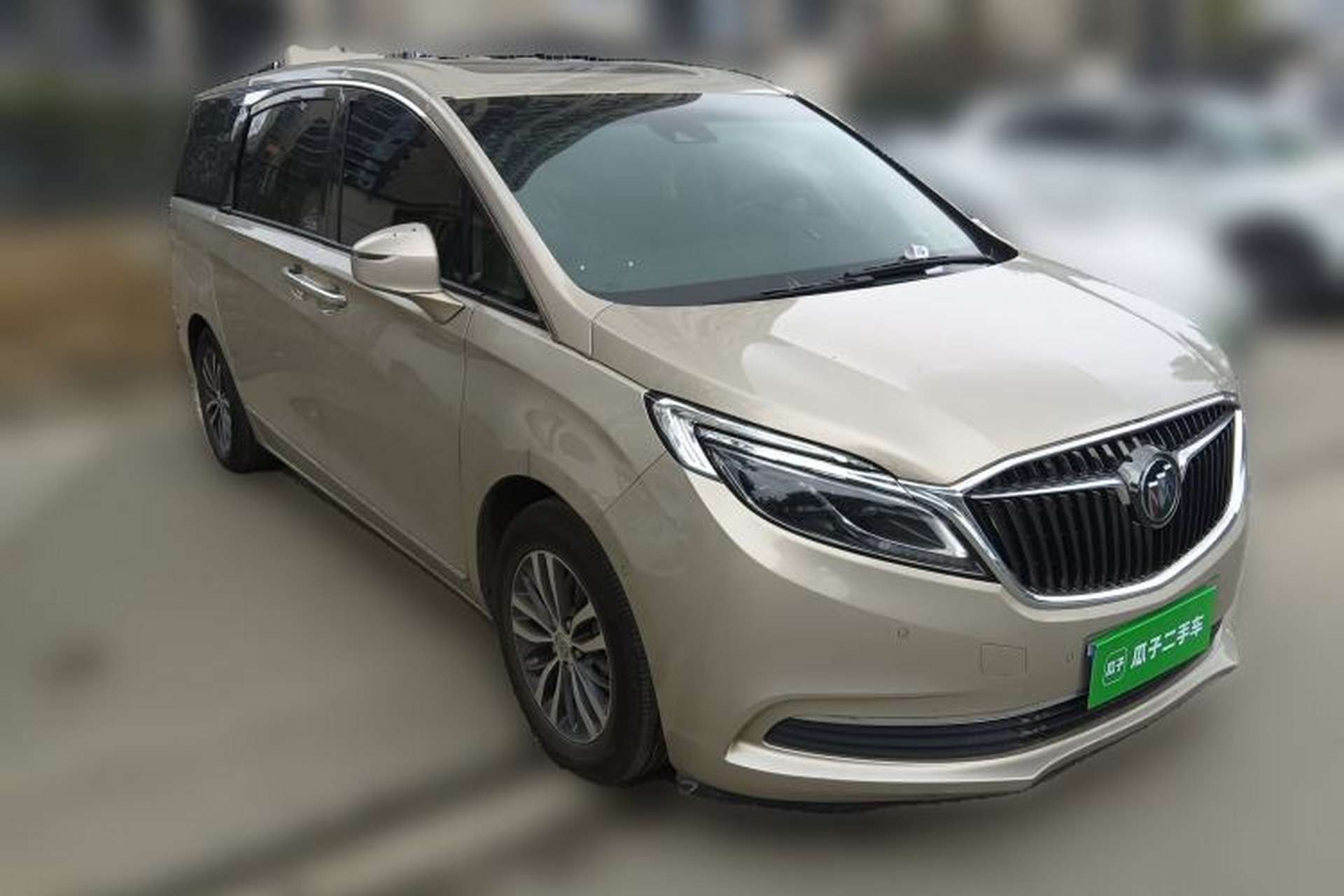 Used Buick GL8 2017 ES 28T Flagship Model China V Standard Front Right 45 Deg