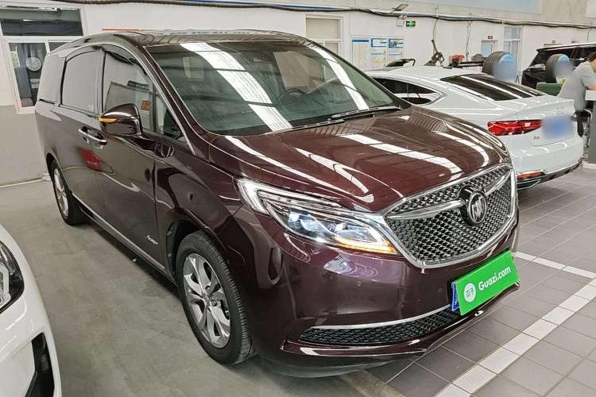 Used Buick GL8 2017 28T Avenir Avia National Emission Standard V Front Right 45 Deg