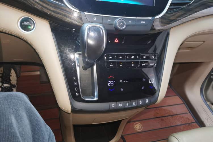 Used Buick GL8 2017 ES 28T Luxury Model China V Standard Gear Lever