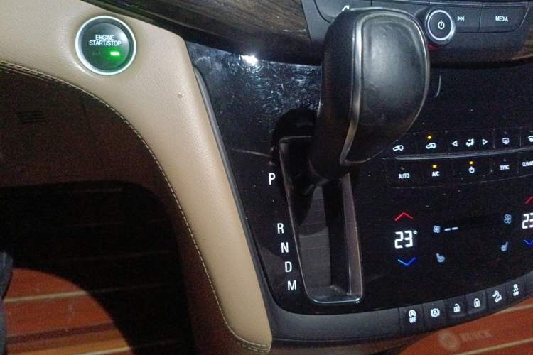 Used Buick GL8 2017 ES 28T Luxury Model China V Standard Gear Lever