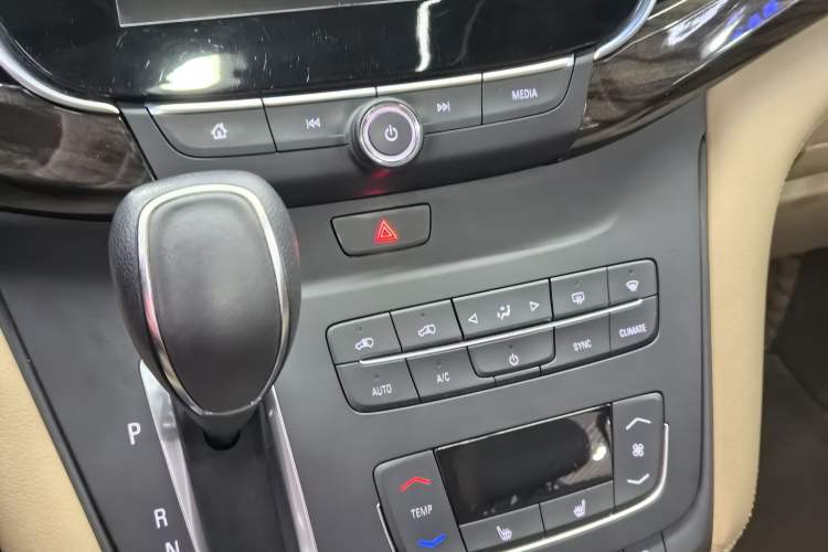 Used Buick GL8 2017 ES 28T Premium Version China V Standard Gear Lever