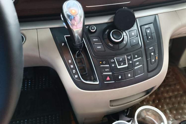 Used Buick GL8 2017 25S Comfort Version China V Standard Gear Lever