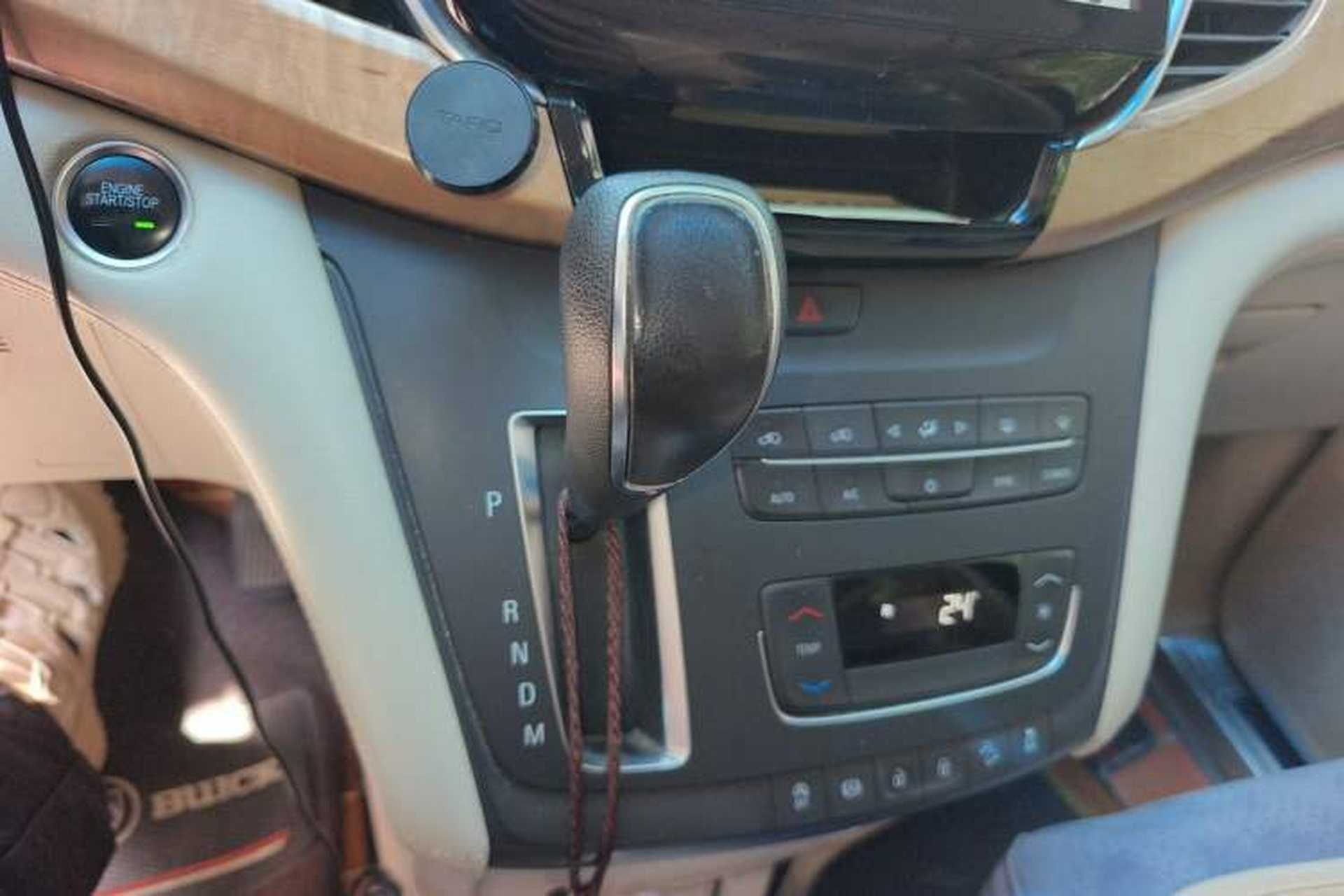 Used Buick GL8 2017 ES 28T Comfort Model China V Standard Gear Lever