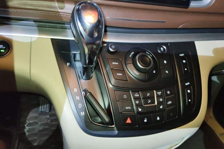 Used Buick GL8 2017 25S Luxury Version China V Standard Gear Lever