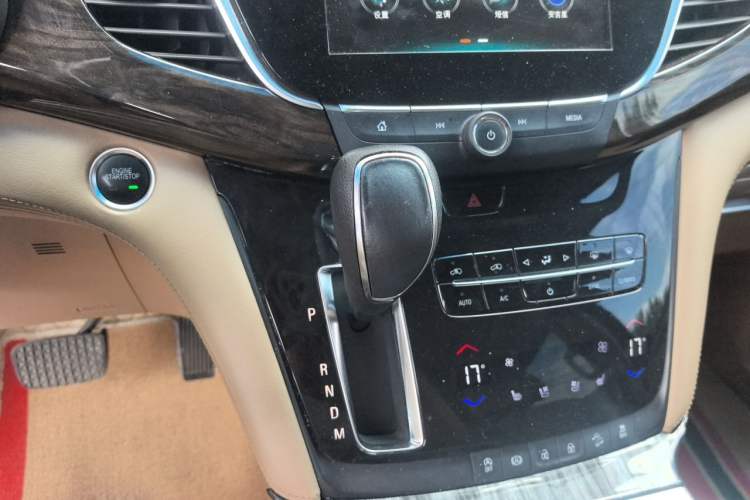 Used Buick GL8 2017 ES 28T Flagship Model China V Standard Gear Lever
