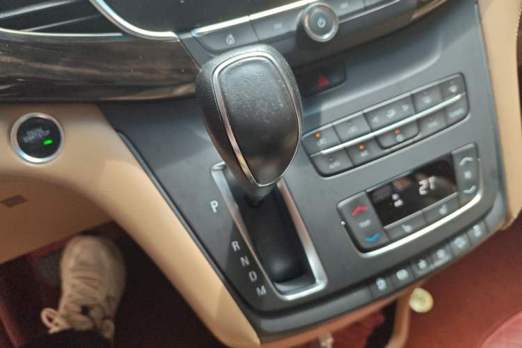 Used Buick GL8 2017 ES 28T Premium Version China V Standard Gear Lever
