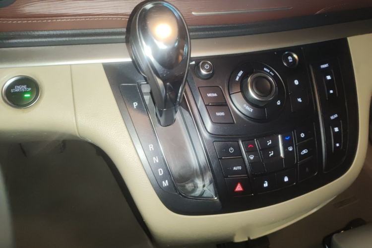 Used Buick GL8 2017 25S Luxury Version China V Standard Gear Lever