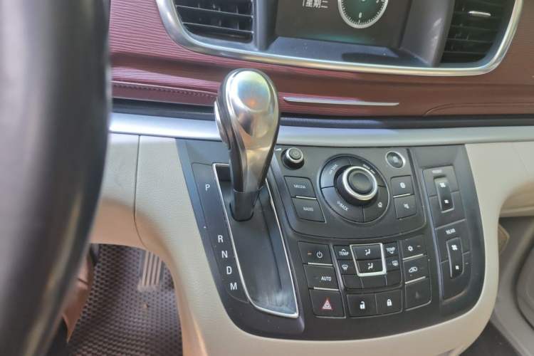Used Buick GL8 2017 25S Luxury Version China V Standard Gear Lever