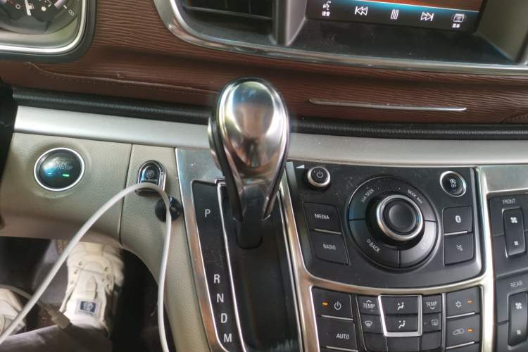 Used Buick GL8 2017 25S Luxury Version China V Standard Gear Lever