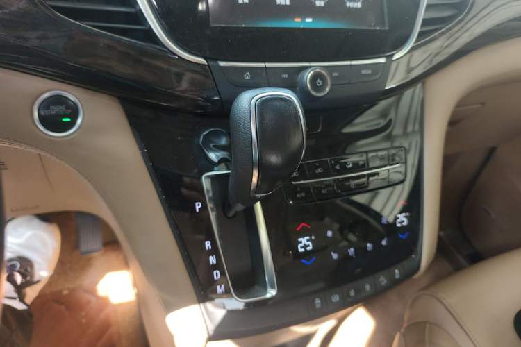 Used Buick GL8 2017 ES 28T Flagship Model China V Standard Gear Lever