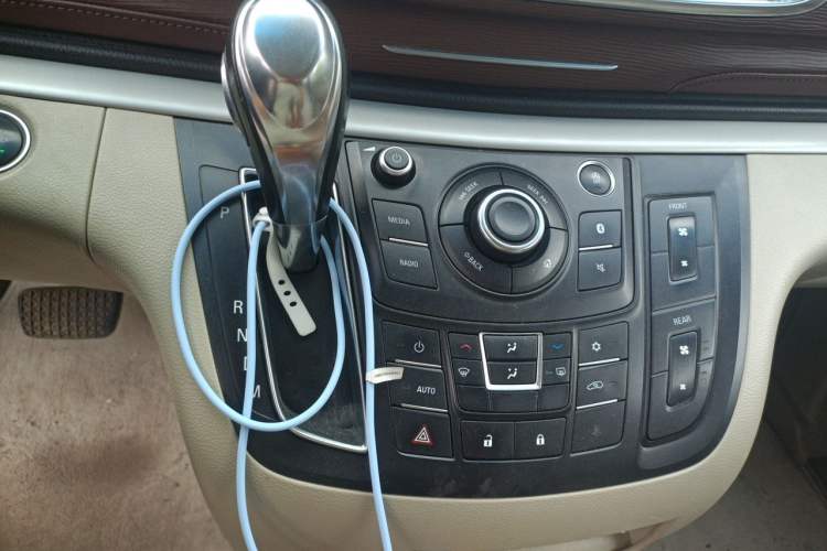 Used Buick GL8 2017 25S Comfort Version China V Standard Gear Lever