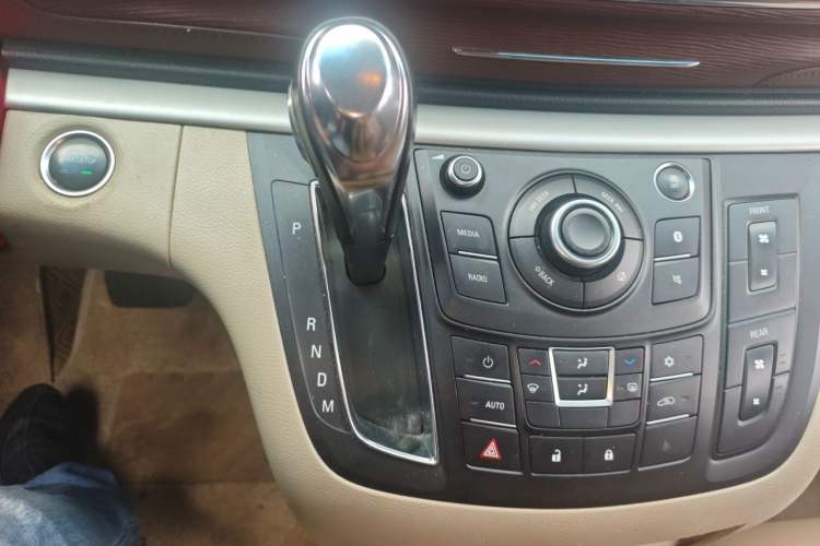 Used Buick GL8 2017 25S Comfort Version China V Standard Gear Lever