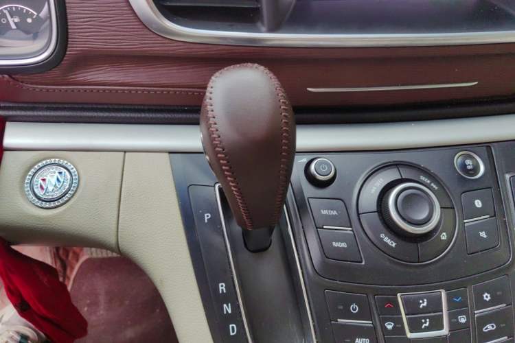 Used Buick GL8 2017 25S Comfort Version China V Standard Gear Lever